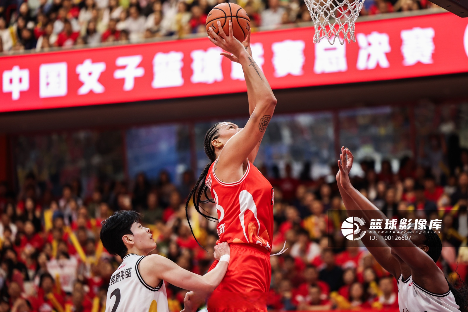 四川队力克山东队,易建联关键制胜的简单介绍 四川队力克山东队,易建联关键制胜的简单介绍