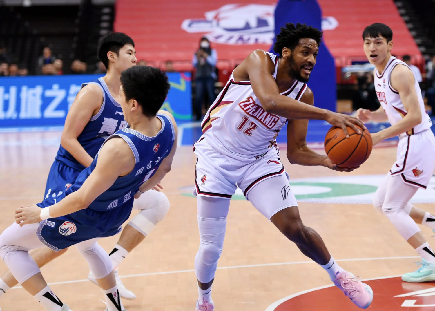 四川队力克山东队,易建联关键制胜的简单介绍 四川队力克山东队,易建联关键制胜的简单介绍