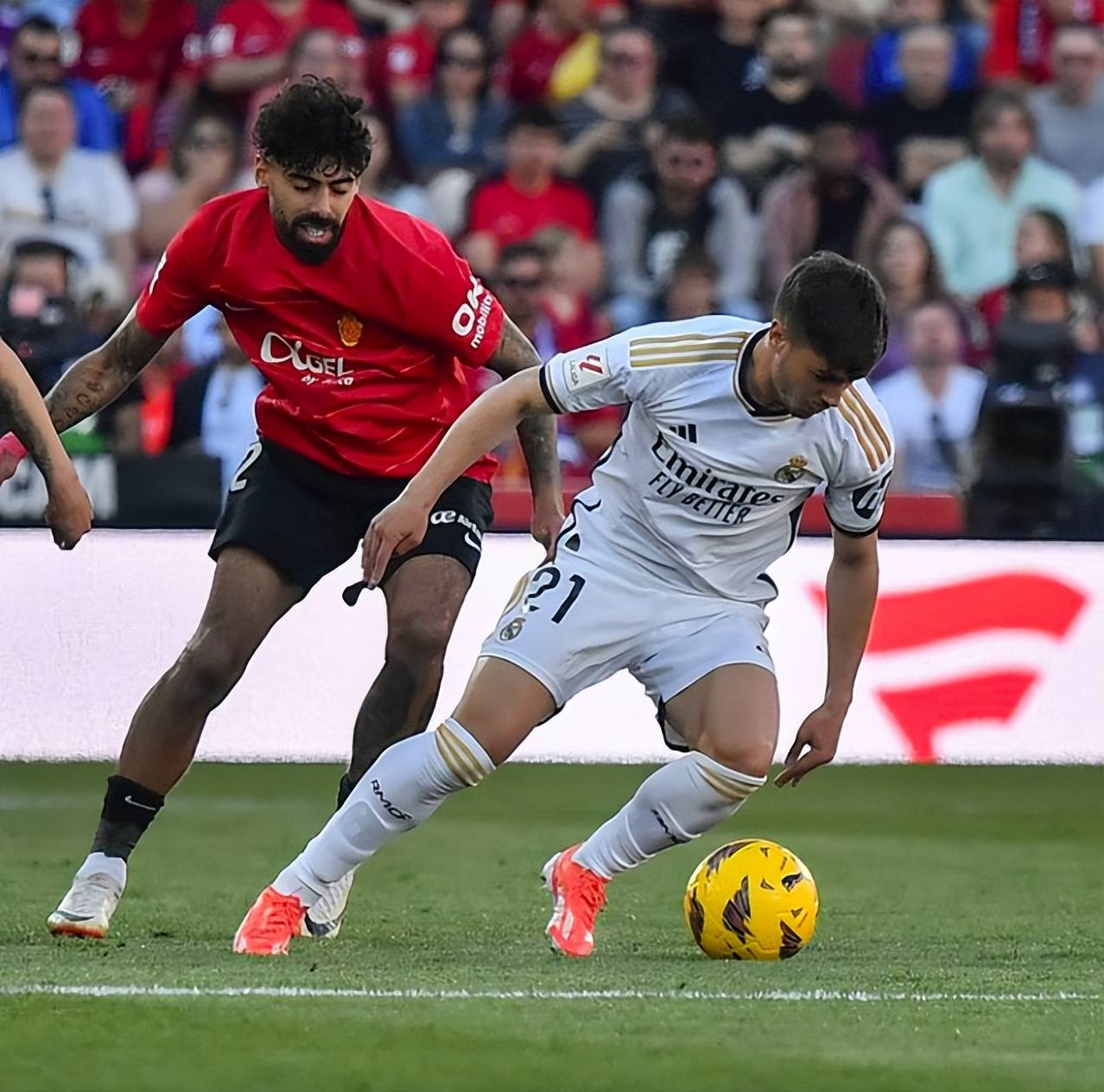 包含法国联赛强阵出击：锋线齐飞，攻守兼备的词条