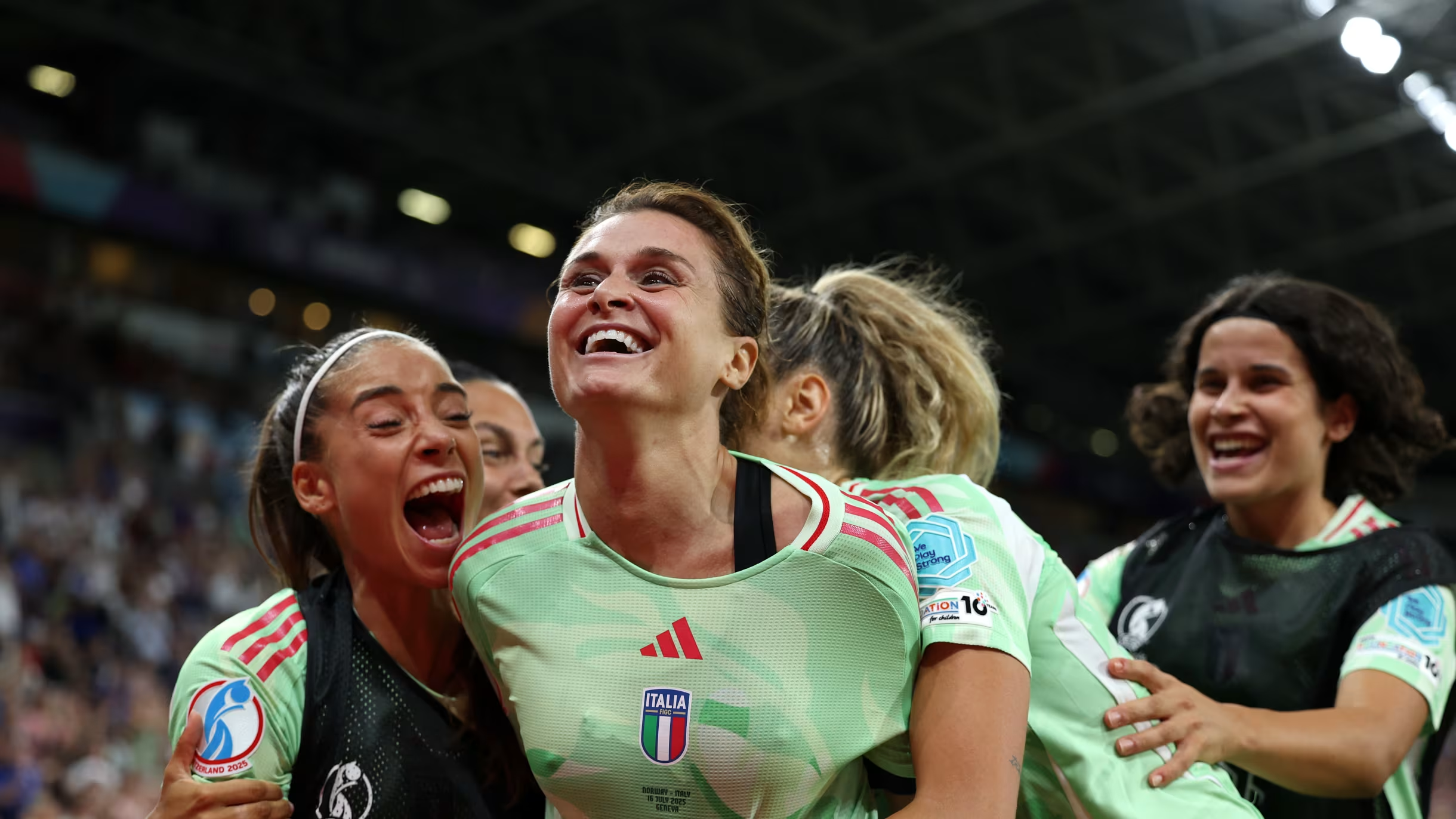 关于欧洲联赛最终赛事即将上演，球迷翘首期待的信息