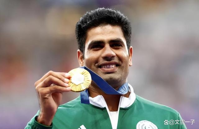 关于巴基斯坦队员在比赛中取得胜利，晋级下一轮的信息