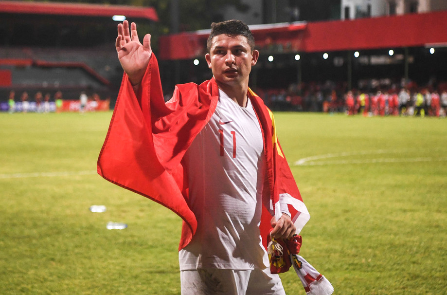 包含科隆恒大遭遇挑战，艰难夺得宝贵胜利的词条