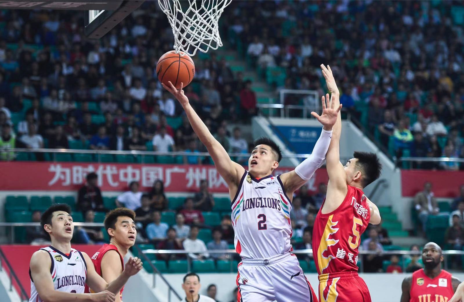 包含广州队主场告捷，晋级季后赛的词条