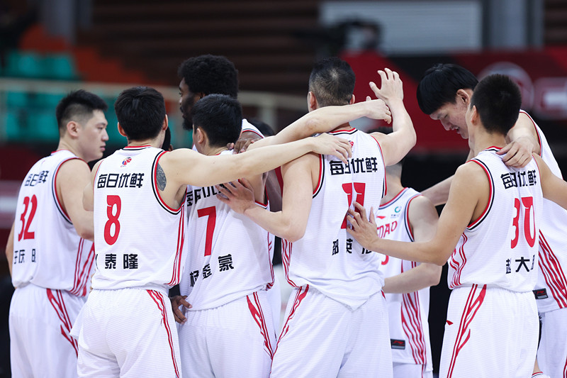 甘肃队艰难取胜，争夺季后赛资格的简单介绍