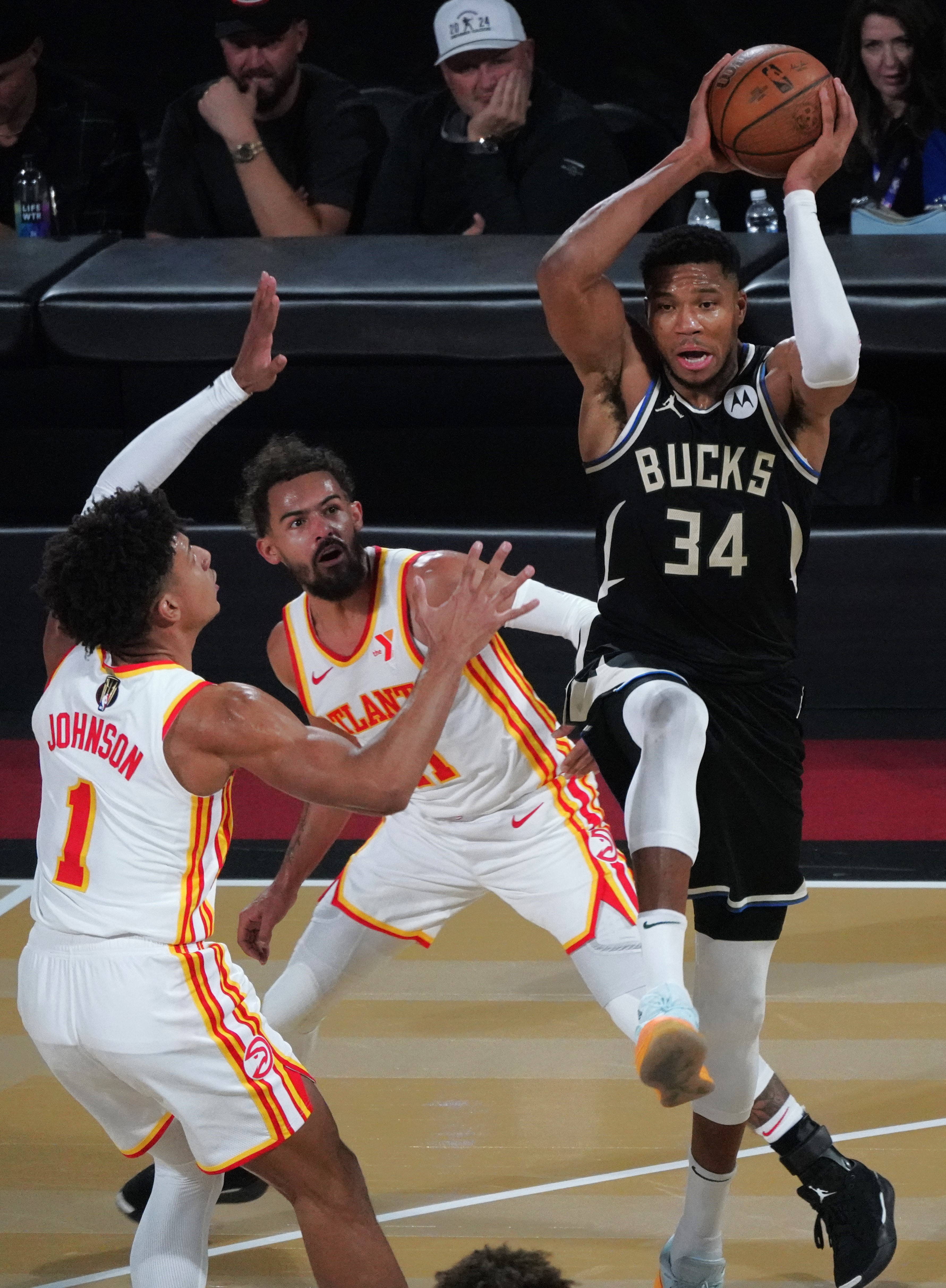 雄鹿内线高效得分,助球队轻松取胜!的简单介绍 雄鹿内线高效得分,助球队轻松取胜!的简单介绍