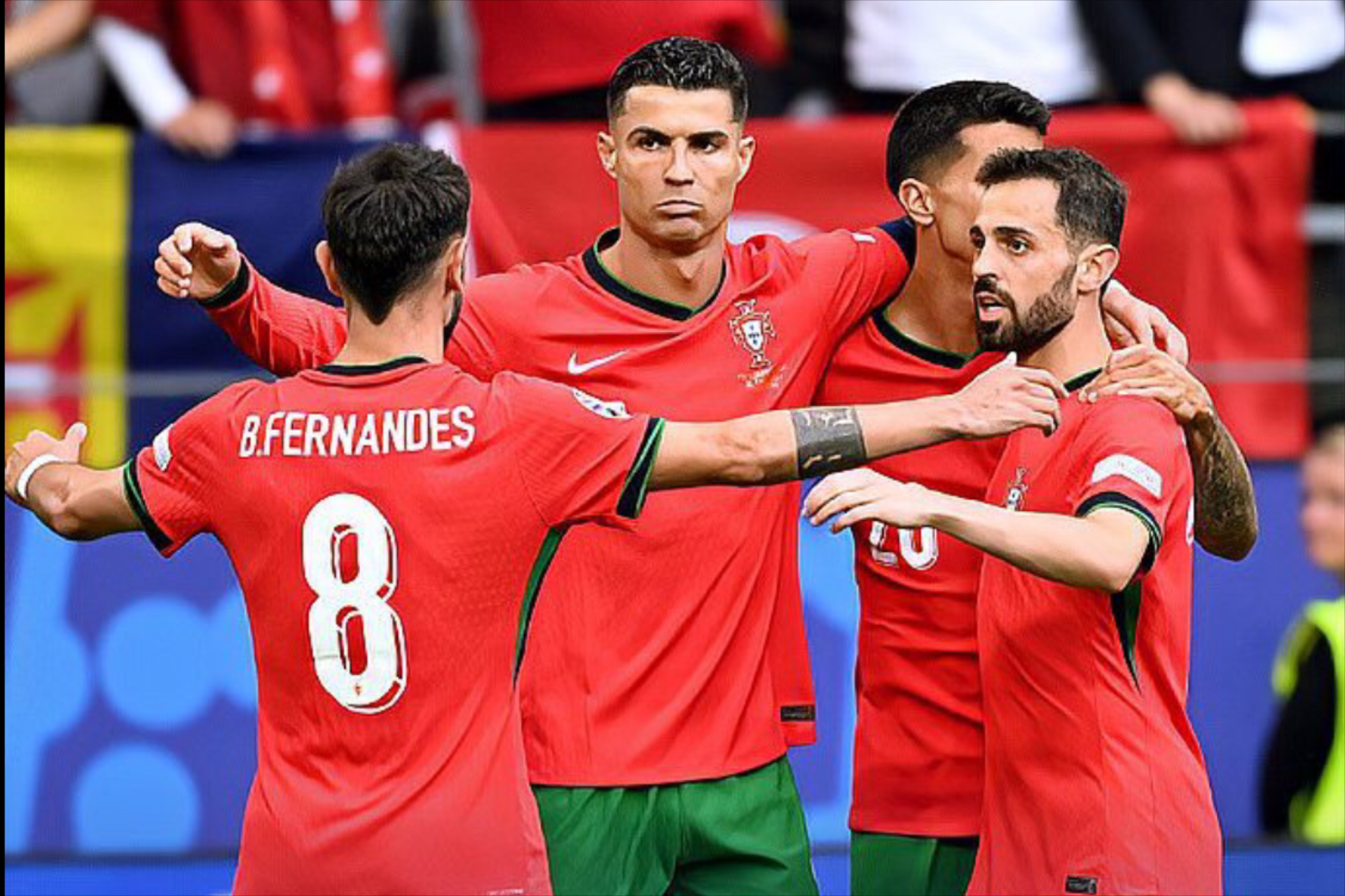 包含欧洲足球赛事惊险上演，各队实力对决的词条