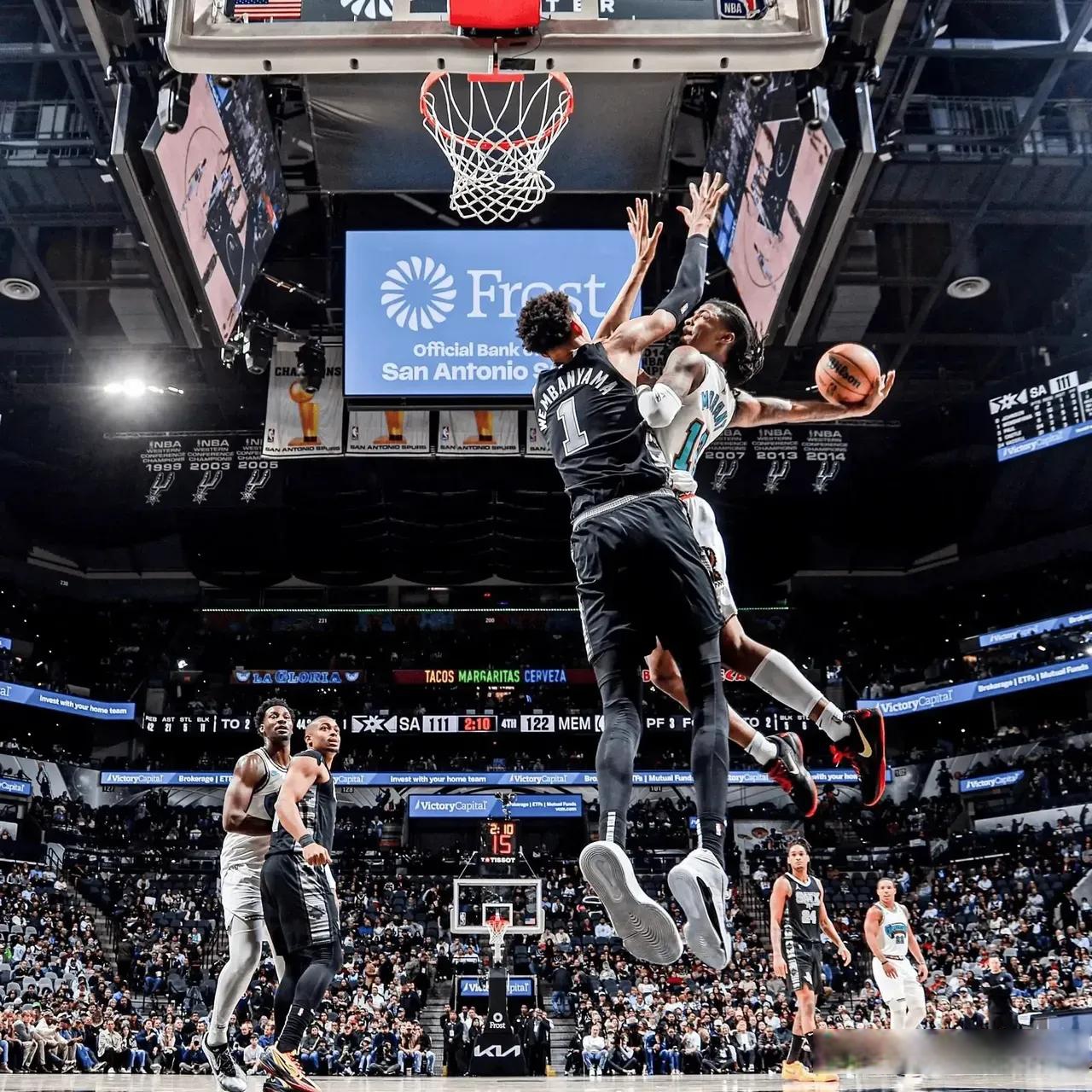 尼克斯绝地反击西班牙男篮，莫兰特高光表现