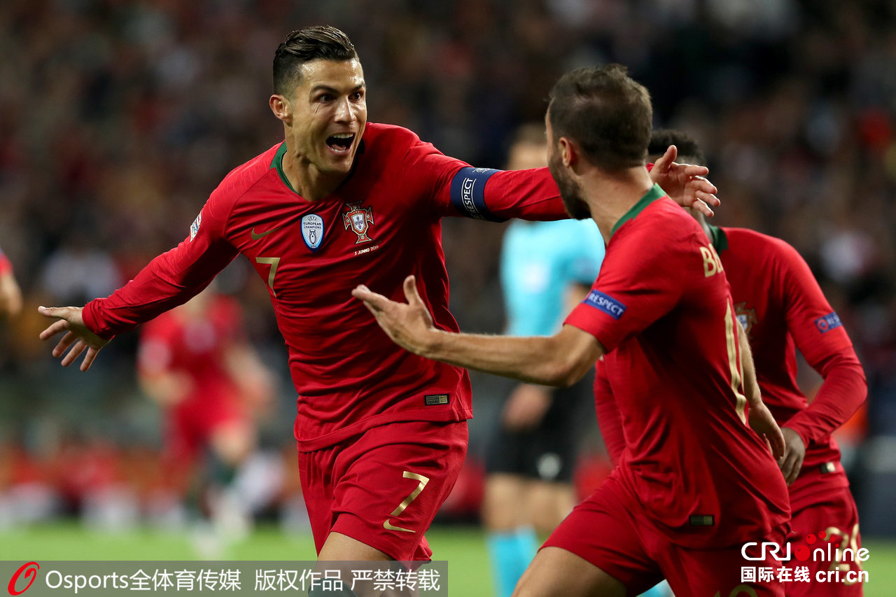 关于巴黎翻盘英格兰，格列兹曼完成帽子戏法的信息