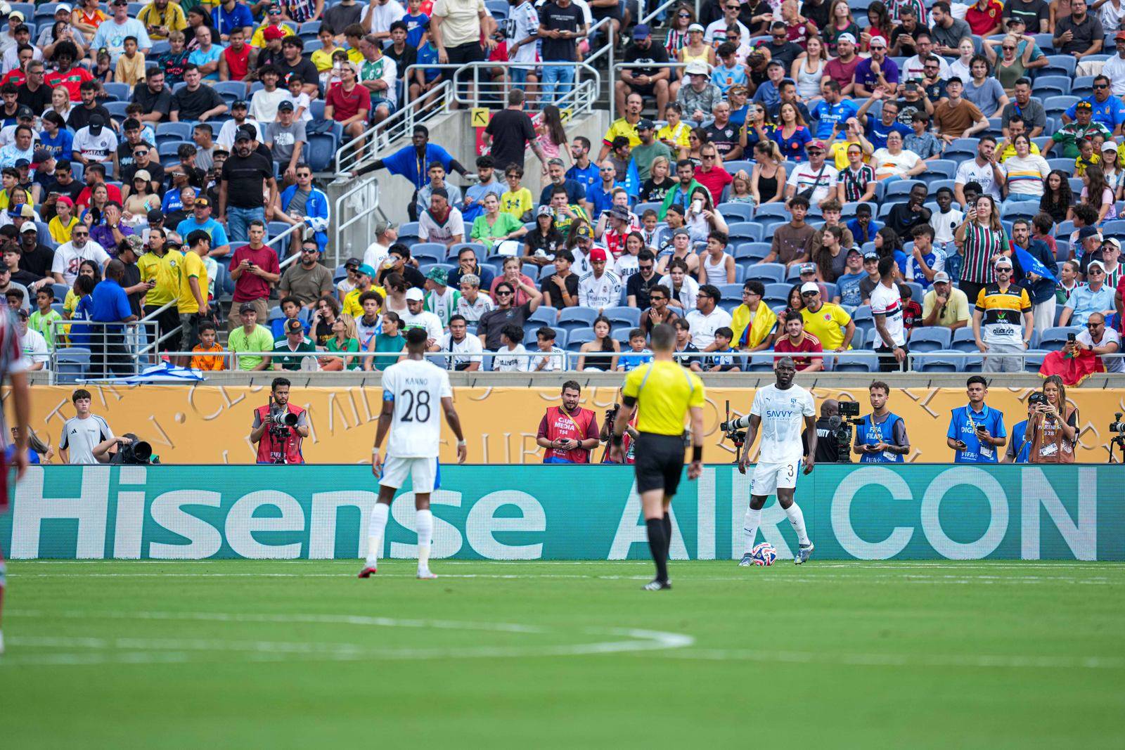 包含西亚劲旅迎战澳大利亚豪强，亚洲足球豪强争霸的词条