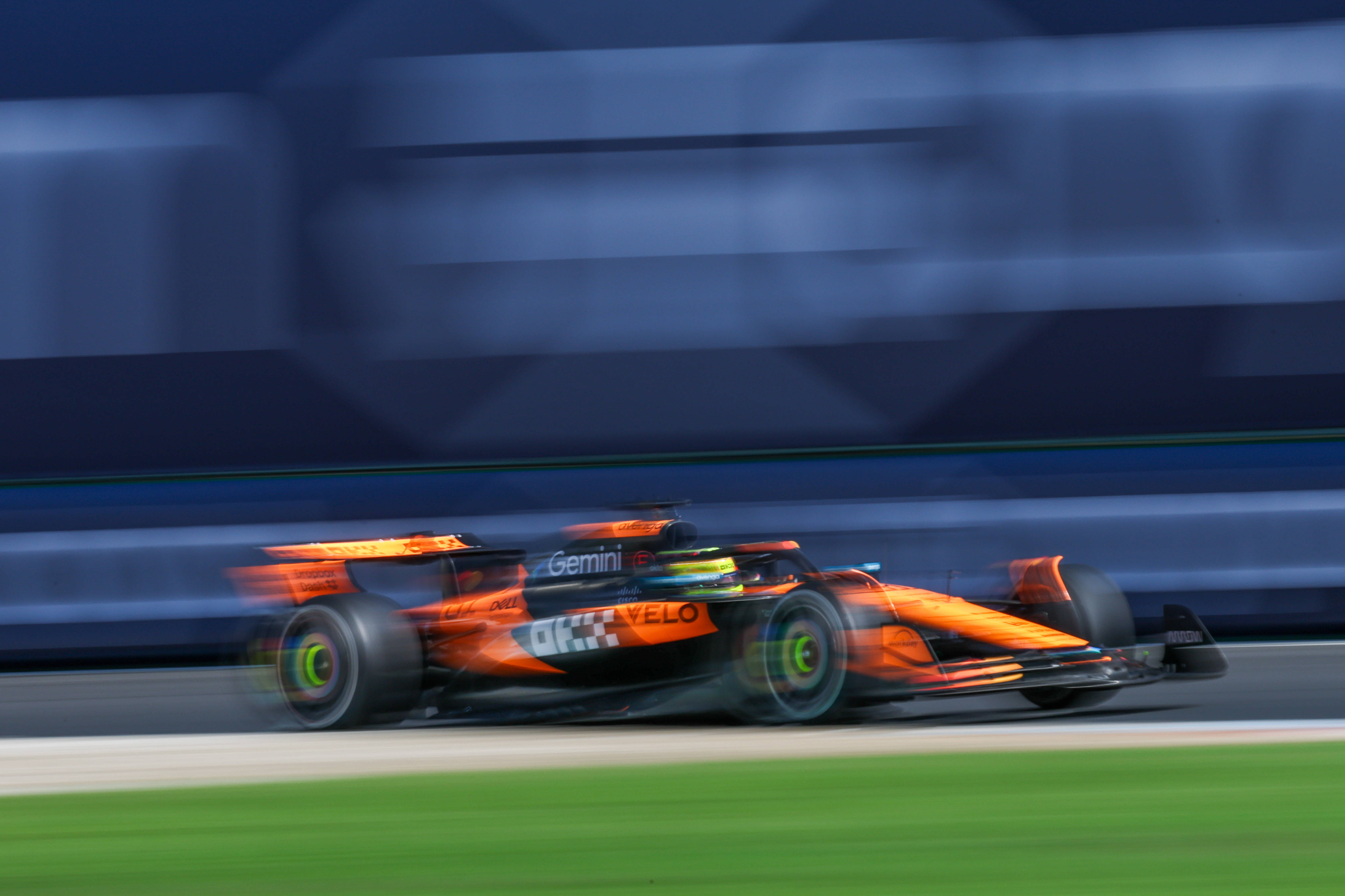 迈凯伦轻取阿斯顿马丁，皮亚斯特里关键制胜的简单介绍