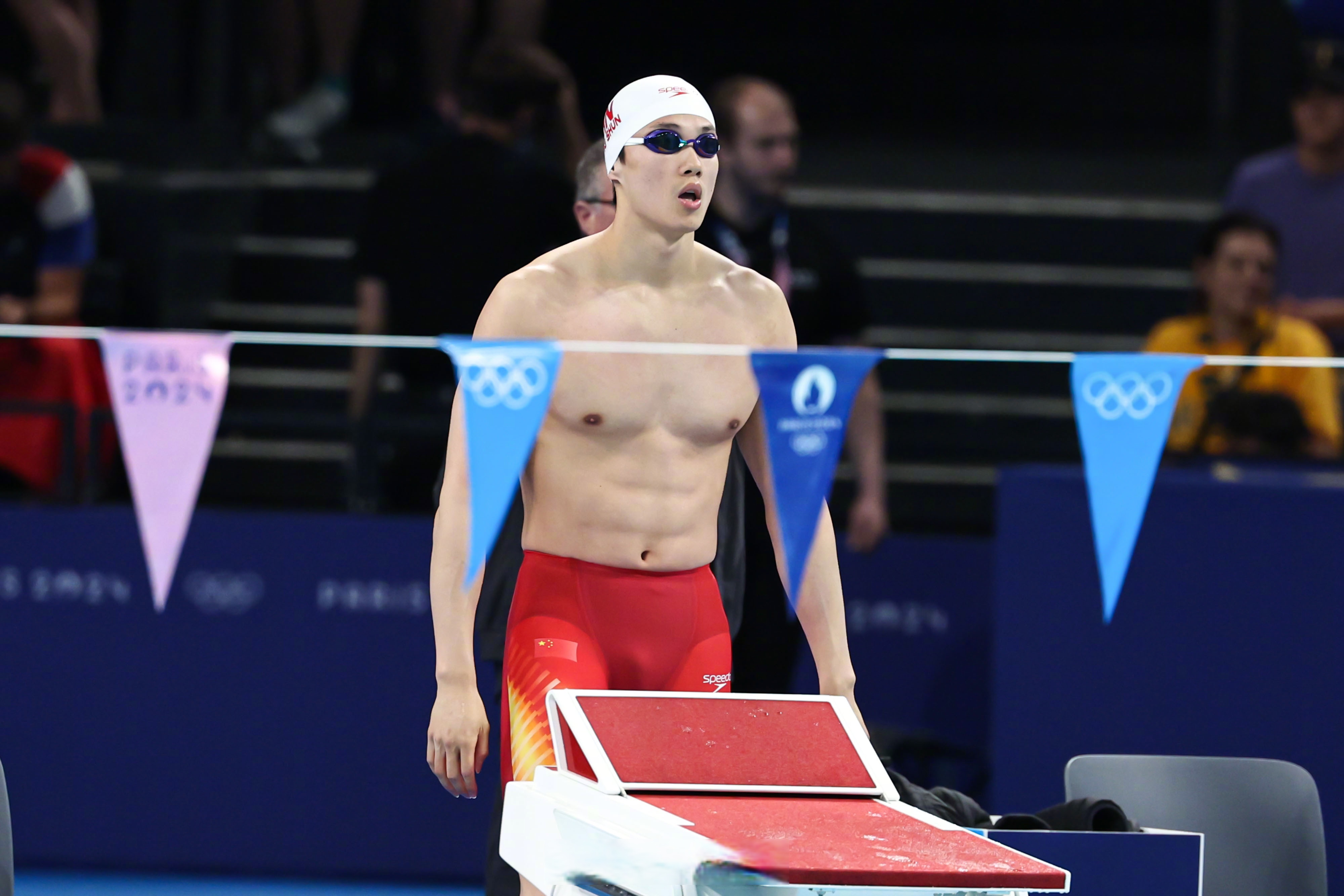 关于东道主运动员力压强敌夺得金牌的信息