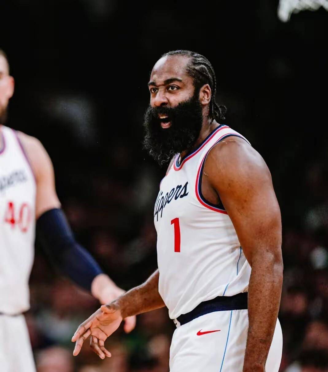 雄鹿遭火箭逆袭,哈登连砍+ 雄鹿遭火箭逆袭,哈登连砍+