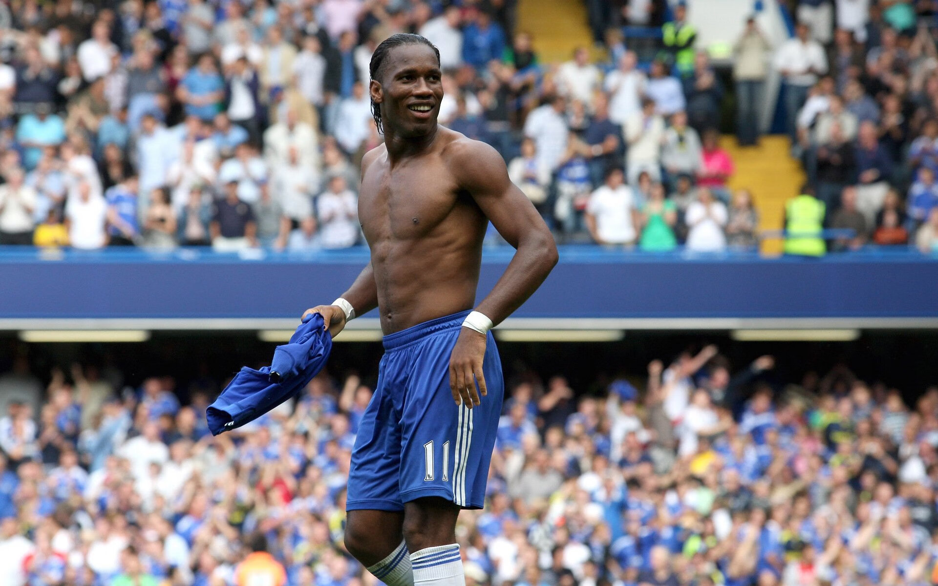 拉文全程高能输出撕裂防线，骑士团队篮球力克湖人捍卫主场