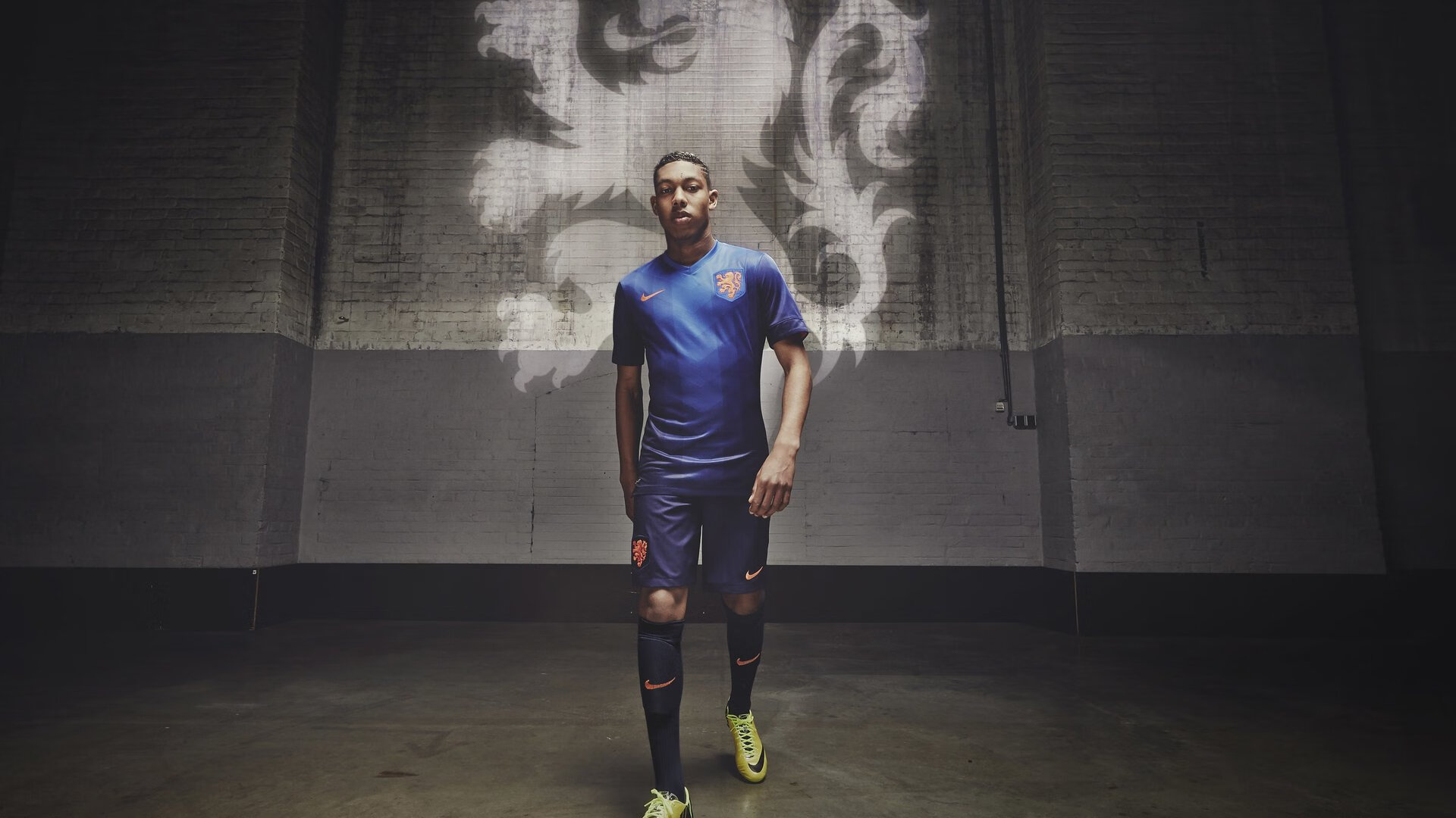 赛道与球场，速度与意志的双重奏