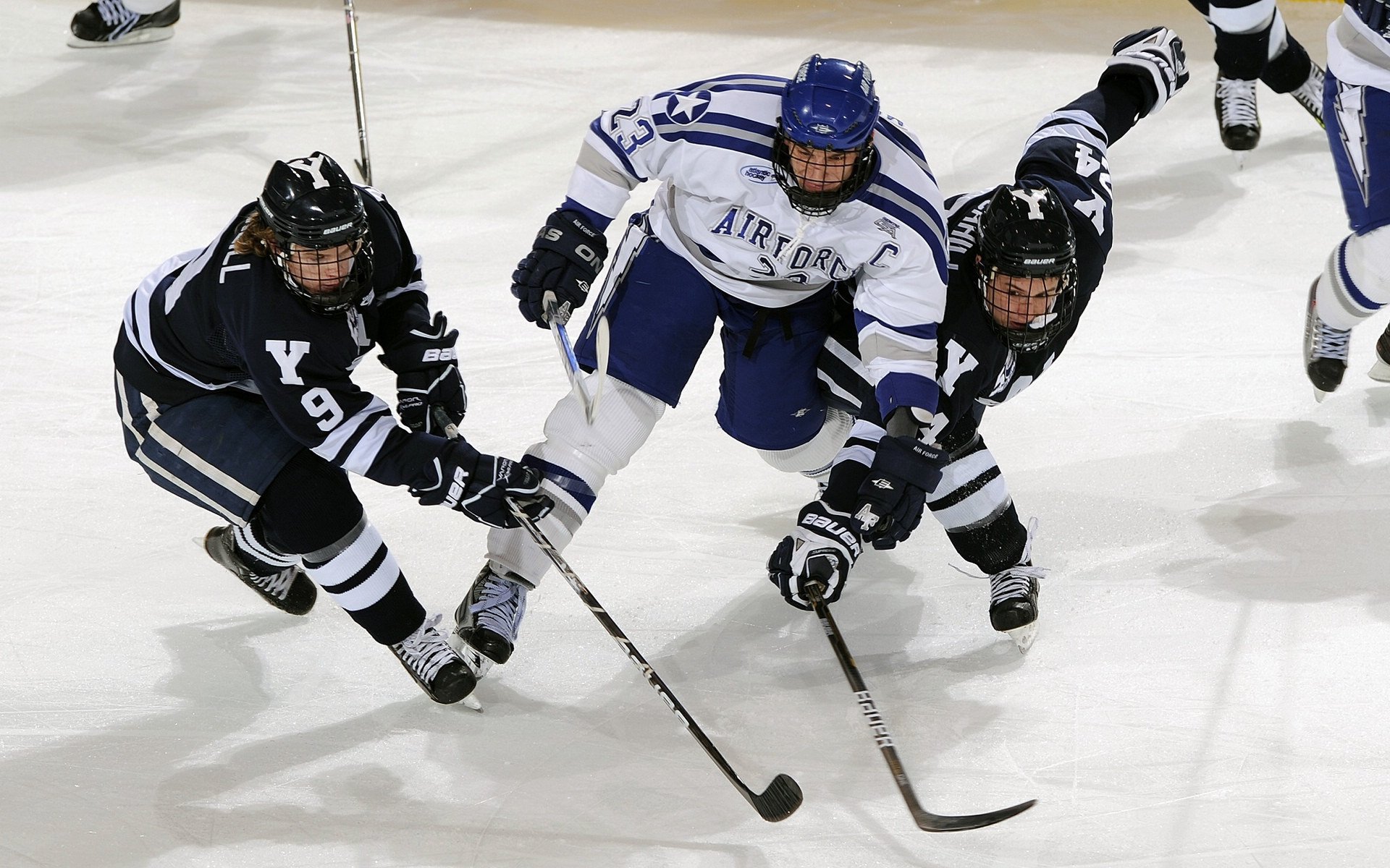 双重征服，孔德F1揭幕战称王，安哥拉足球淘汰哥斯达黎加创历史