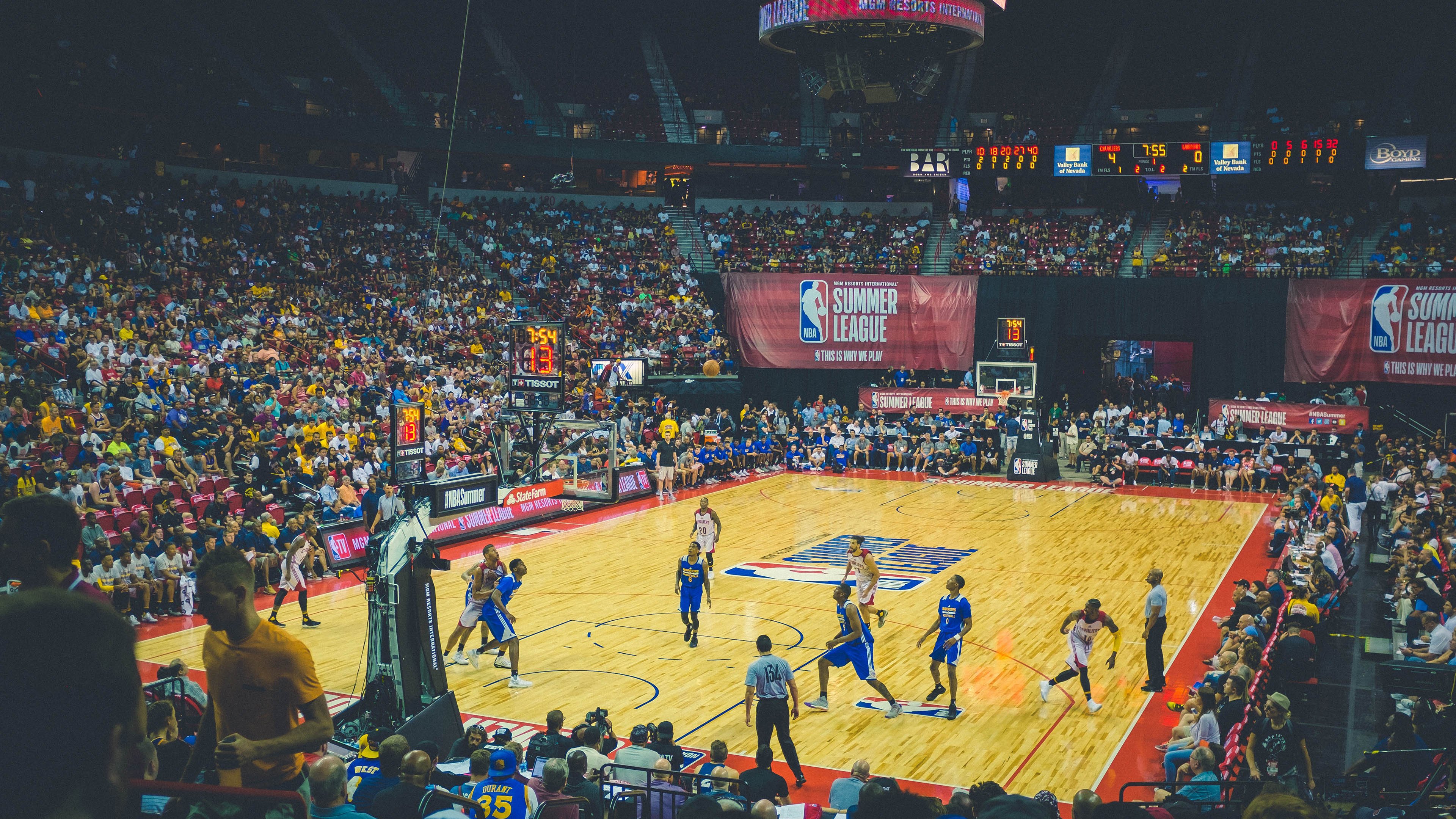 跨界传奇,当公牛的铁蹄踏过布鲁克林,库里的三分雨席卷欧冠之夜